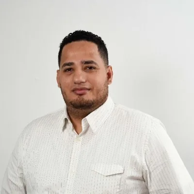 Beickker Chirinos, Especialista de Compras