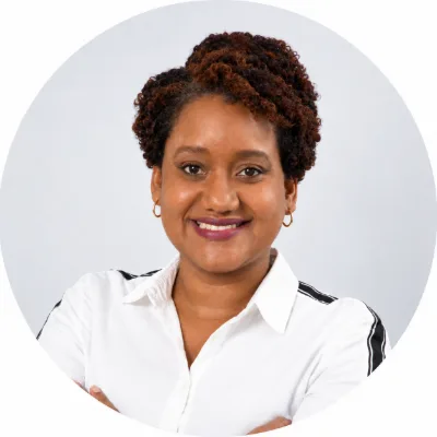 Judith Báez, Encargada de Compras y Abastecimiento